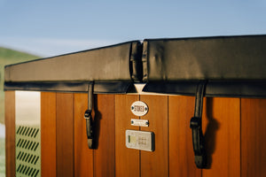 Insulated hard and lockable cover for Ice Bath