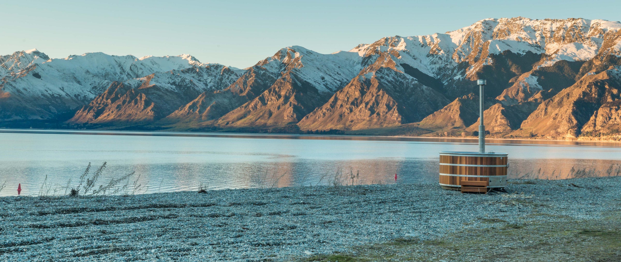 Stoked tub beside a New Zealand mountain lake